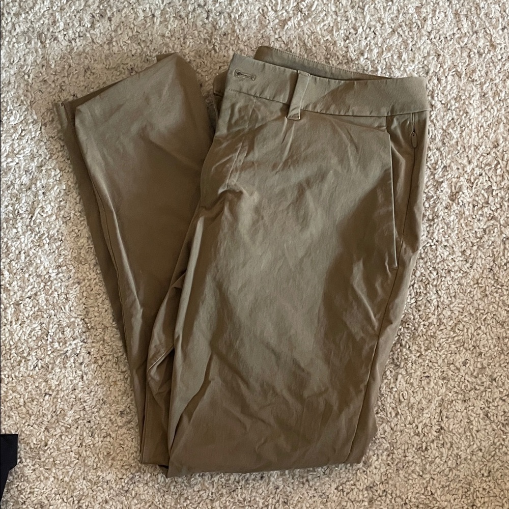 Men’s (dark) tan pants